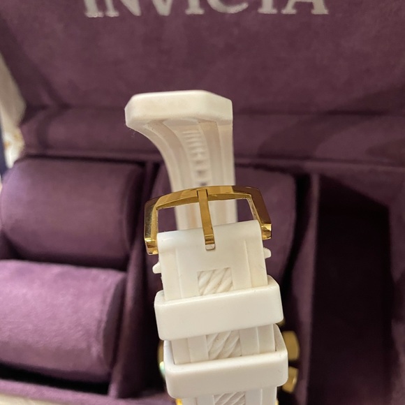invicta watch - Picture 2 of 2